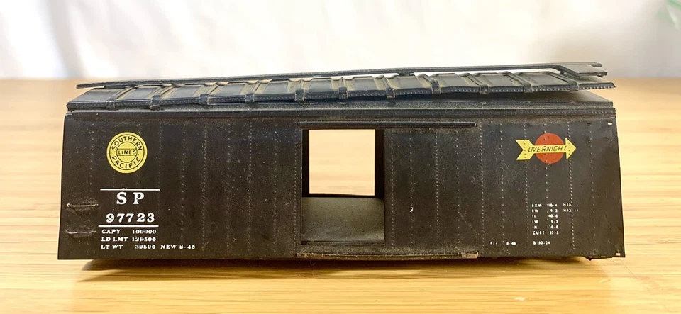 Southern Pacific #97723  HO Scale  40’ Reefer  Boxcar Wood Metal Parts Model - Image 2 of 4