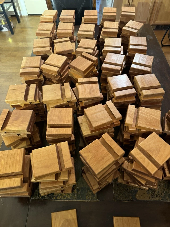 Lote de 120 favores de boda.  Soportes para teléfonos celulares/mesa de recepción con nombres Foto 3 de 3