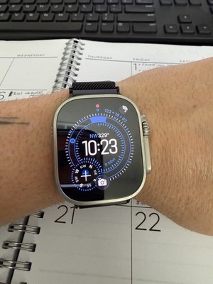 Apple Watch Ultra 49mm Titanium Silver Case GPS 32GB Black Milanese Loop