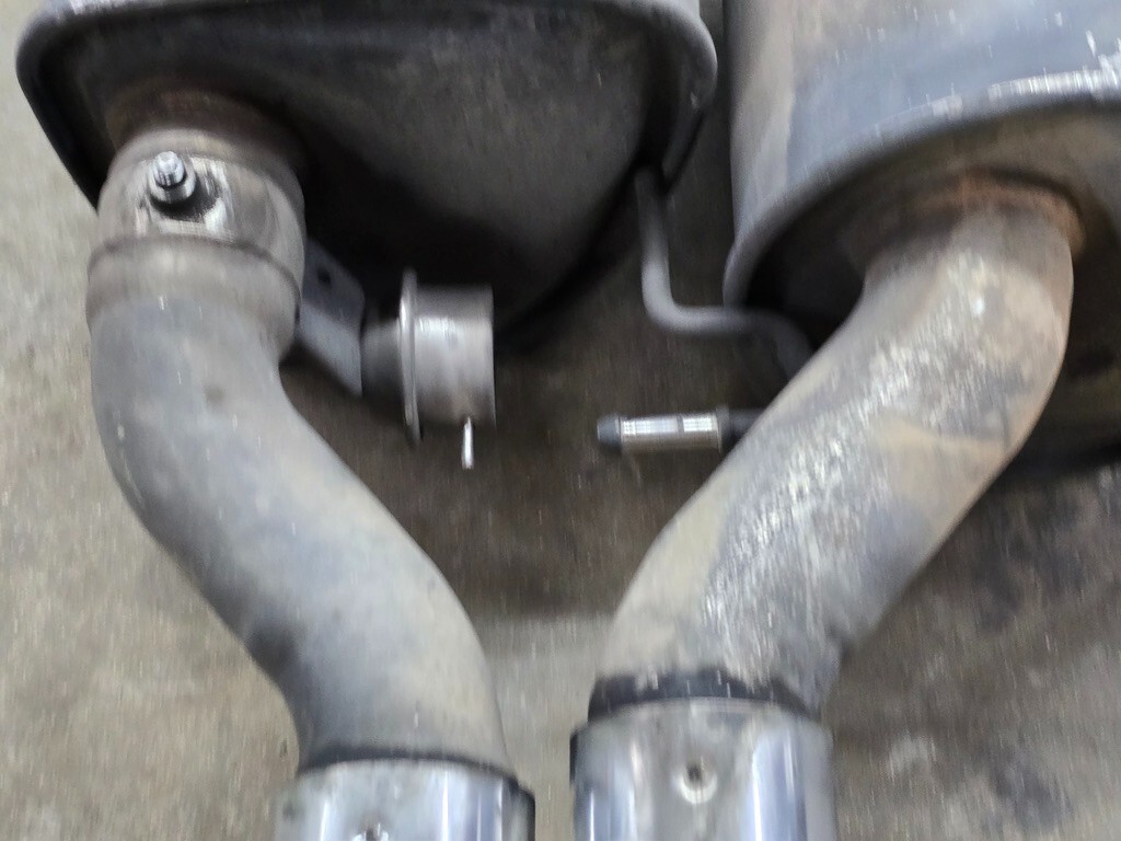 08-10 BMW E60 535i LCI Rear Exhaust Mufflers Dual Muffler OEM for 