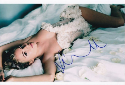 SIENNA MILLER signed Autogramm 20x30cm LAYER CAKE in Person autograph COA