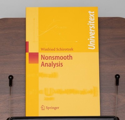 Nonsmooth Analysis (Universitext), Schirotzek, Winfried, 9783540713326