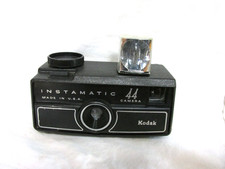 VINTAGE 1960s KODAK INSTAMATIC 44 CAMERA WITH UNUSED CUBE