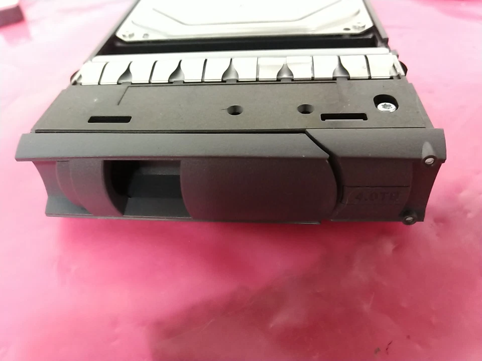 NetApp 4TB X477A-R6 7.2k SAS HDD W/Tray - Image 3 of 3