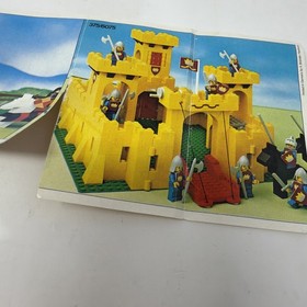Lego 677/6077 Knight's Procession Castle Set W Damaged Manual - Incomplete