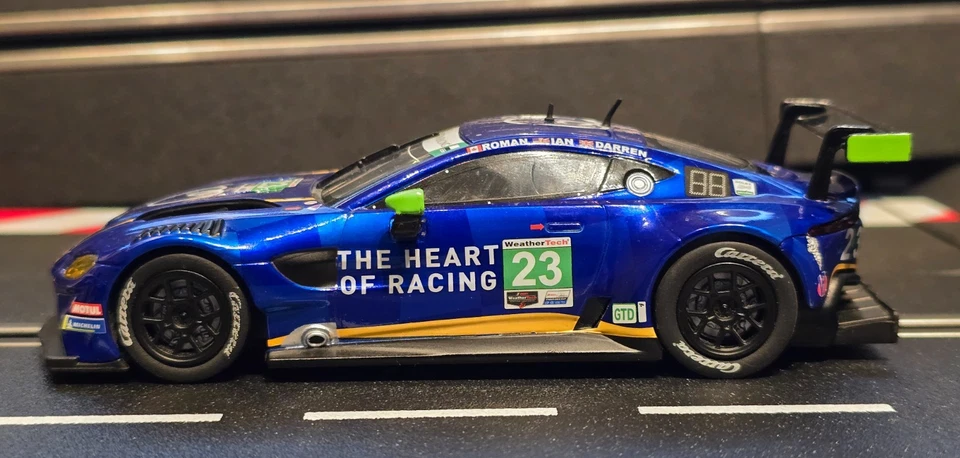 Carrera Evolution - Aston Martin Vantage GT3 "Heart of Racing No.23" - Bild 2 von 4