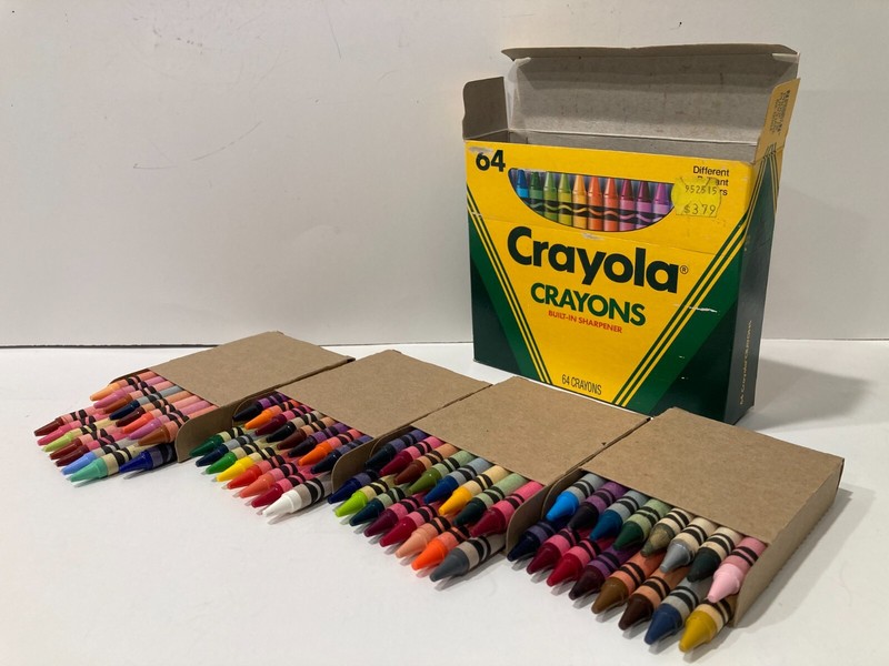 '90 64ct CRAYOLA CRAYON Original box/Original content Built-In Sharpener VTG NOS