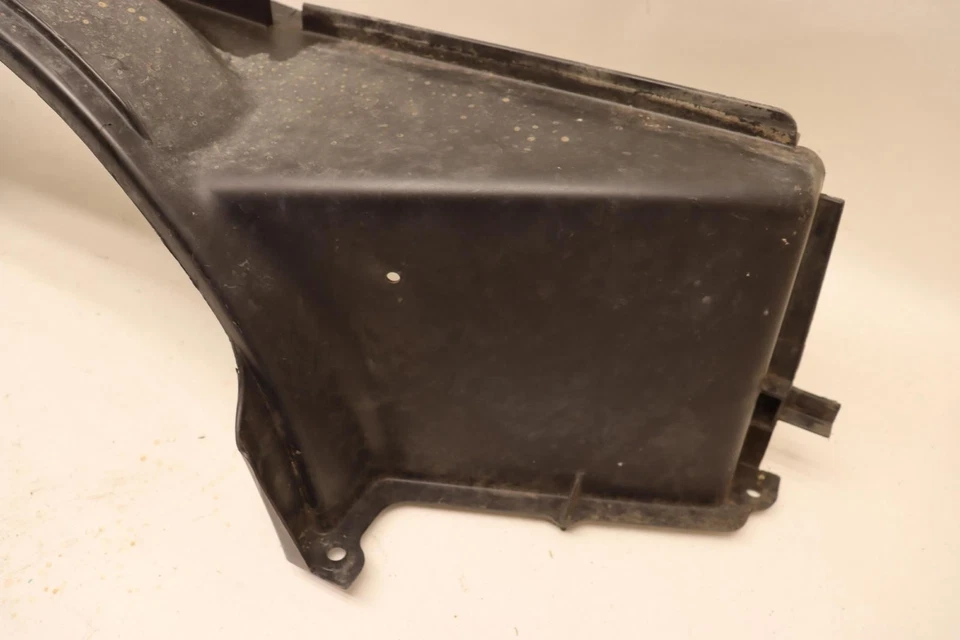 Cubierta del ventilador del refrigerante inferior del radiador del motor Chevy Tahoe 2000-2004 OEM Foto 2 de 4