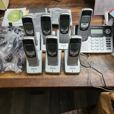 Uniden 5.8 GHz digital signal caller ID/call waiting compatible set of 7 Clean