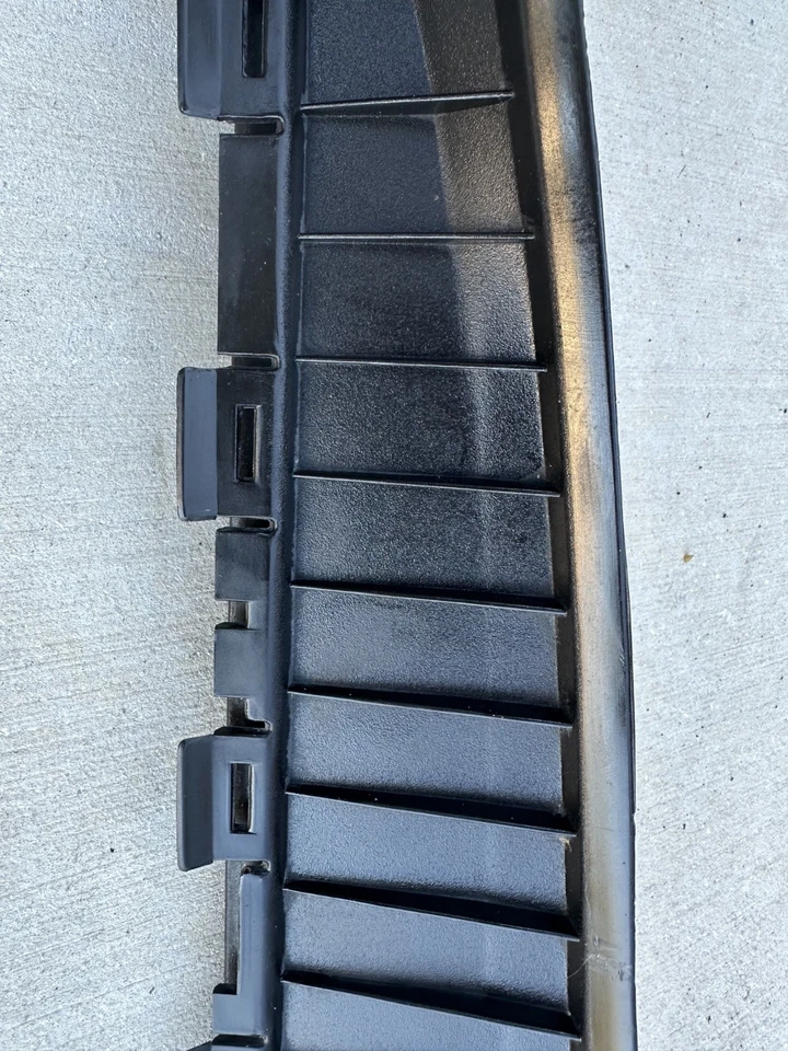 1998 MERCEDES-BENZ S320 W140 FRONT WINDSHIELD WIPER MOTOR COVER COWL - RIGHT OEM - Image 3 of 4