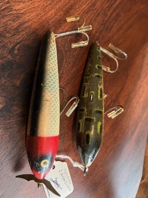 HEDDON ZARAGOSA TWO OF THE VINTAGE LURES and a unknown 5 hook - Image 3 of 4