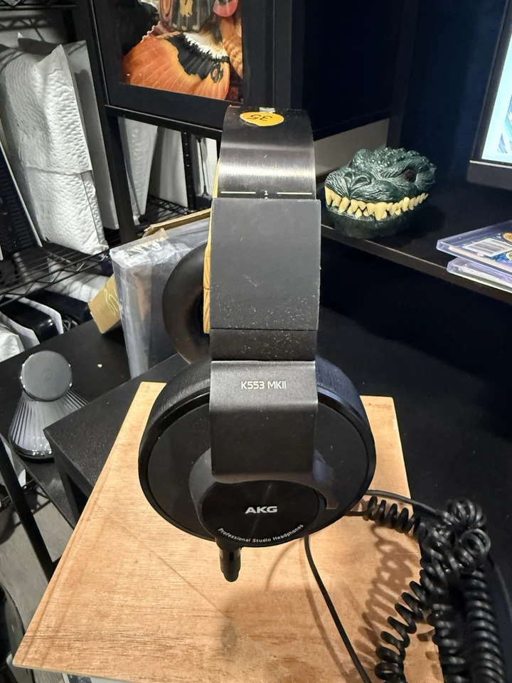 AKG K553 MKII Over-Ear Closed-Back Studio Headphones Tested - Image 3 of 4