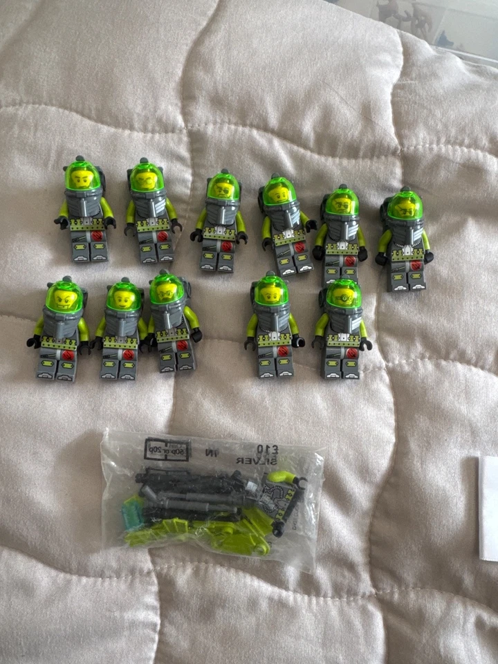 lego atlantis minifigures with accessories - Image 1 of 1