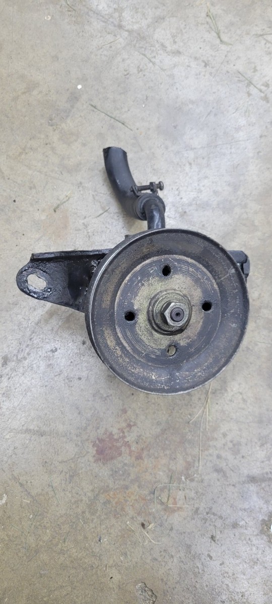 斎藤清「design made in 1954」 Safavid Bouquet - Celadon Wallpapers | Schumacher