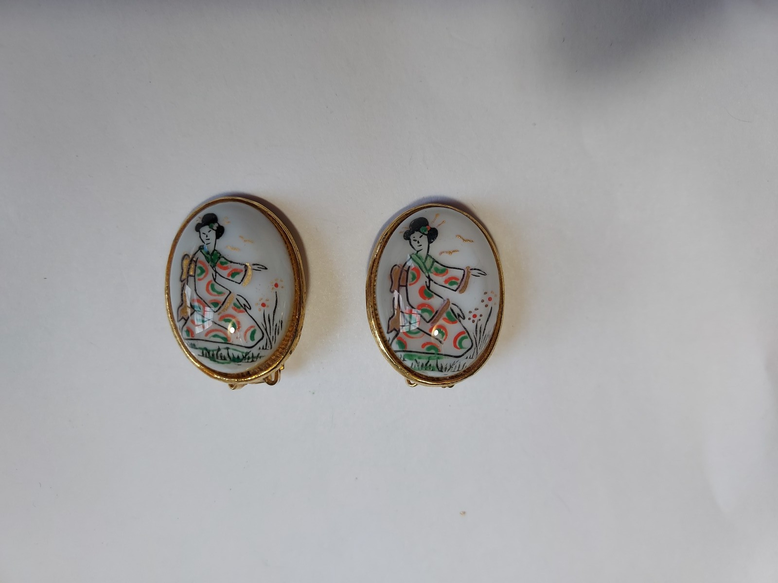 Vintage Japanese Geisha Earrings Reverse Painted Kimono Asian Girl Glass Clip-on