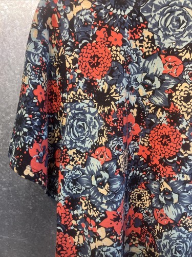 LuLaroe Short Sleeve Blouse Size XL Floral Design - Picture 9 of 15