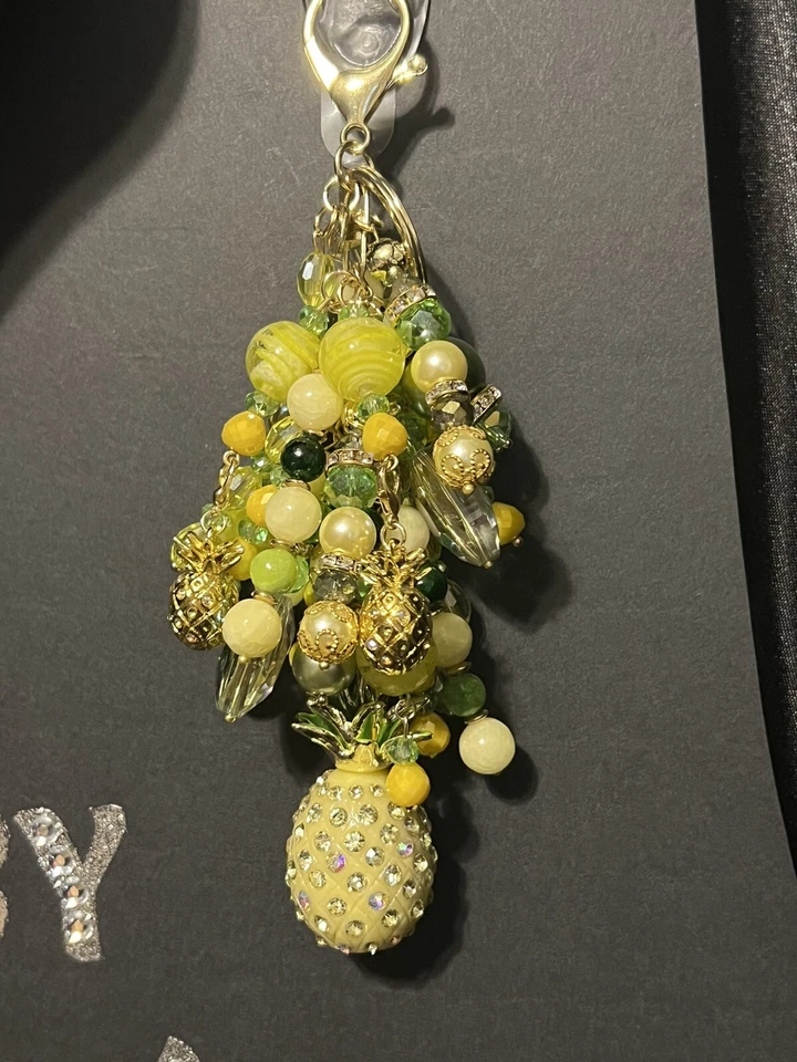 PINEAPPLE PURSE CHARM Foto 2 de 4