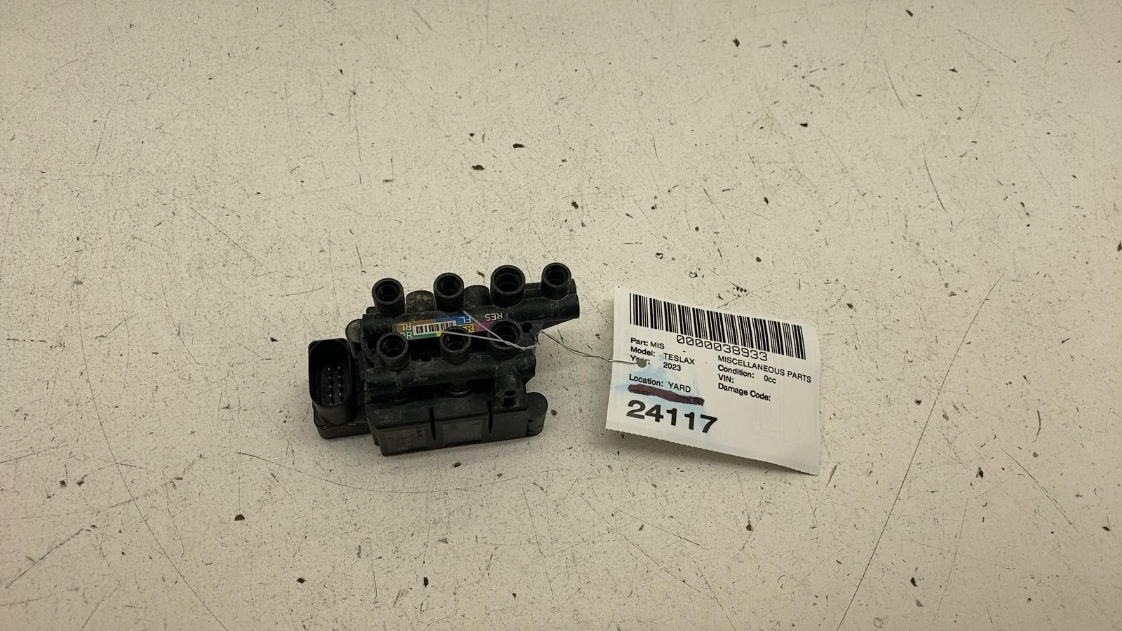 16-24 Tesla Model X MX Air Suspension Solenoid Control Valve Block 1027919-00-B