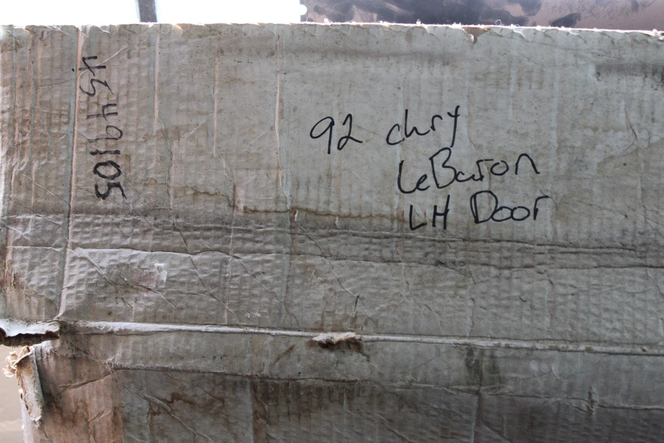 Novo Estoque Antigo OEM Mopar Porta Esquerda 4549105 1990-1993 Chrysler LeBaron Coupe - Imagem 3 de 4