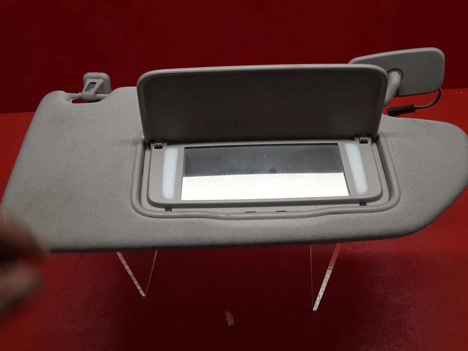 Volvo XC90 2003-2006 lado derecho del pasajero parasol iluminado Foto 4 de 4