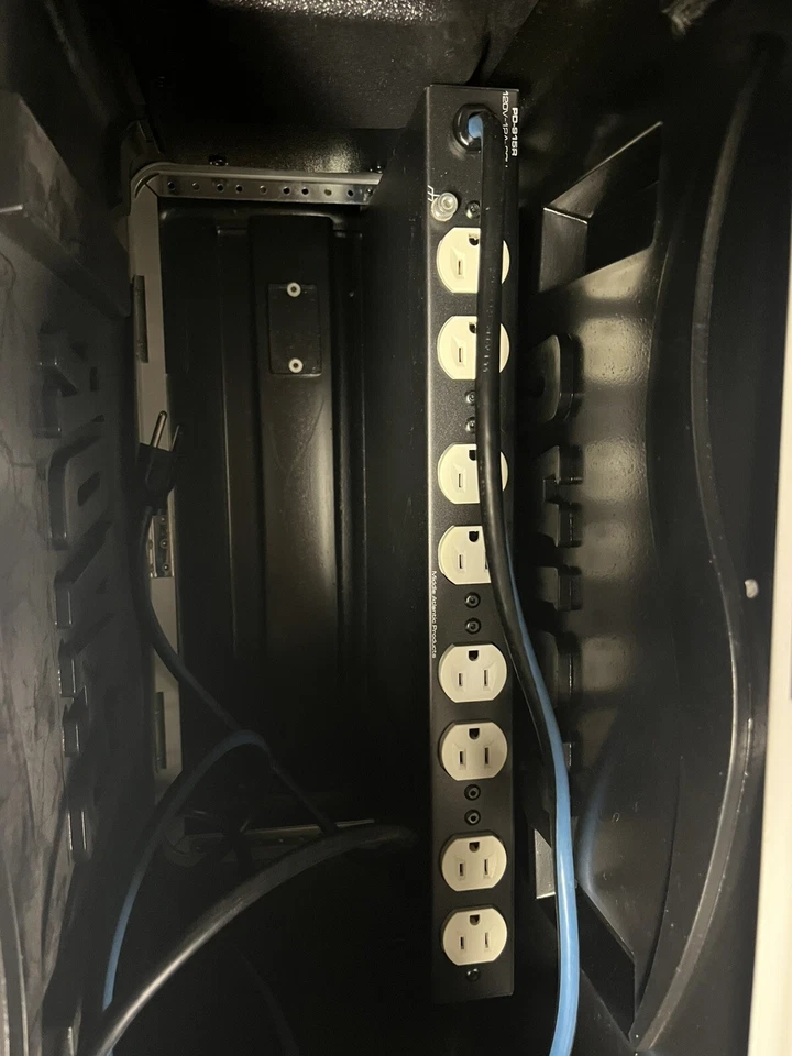 Gator Cases4U Rack Case GR-4L with Middle Atlantic PD-915R Rackmount Power Dist. - Image 4 of 4