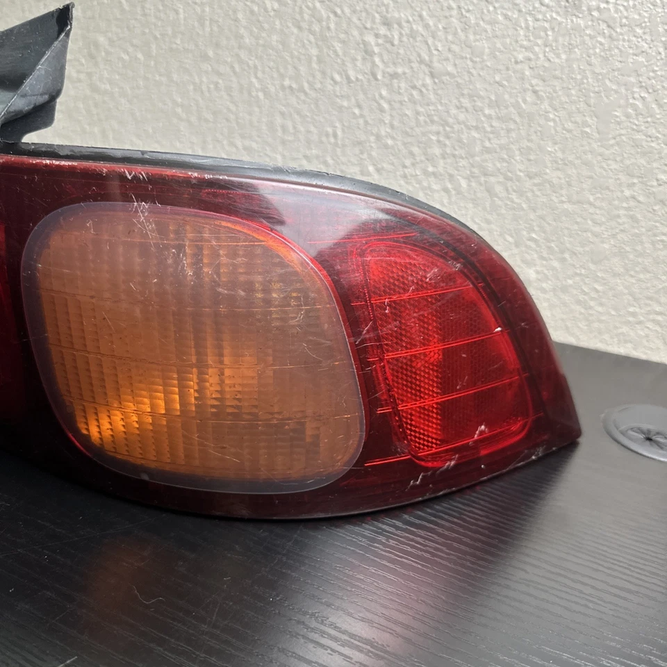 1995 ACURA INTEGRA RIGHT/PASSENGER TAIL LIGHT OEM #121 - Image 2 of 4