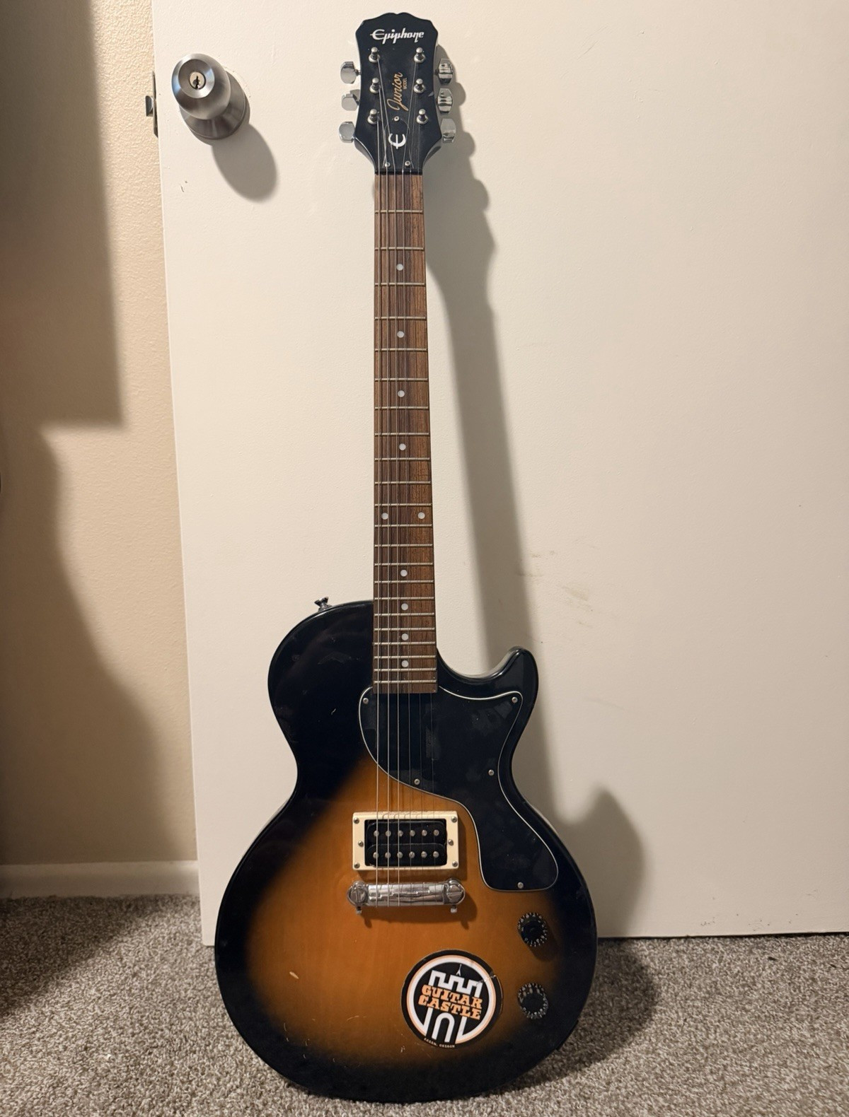 Epiphone Junior Sunburst Solid Body 6-String RH 22-Fret w/ Gig Bag Stand