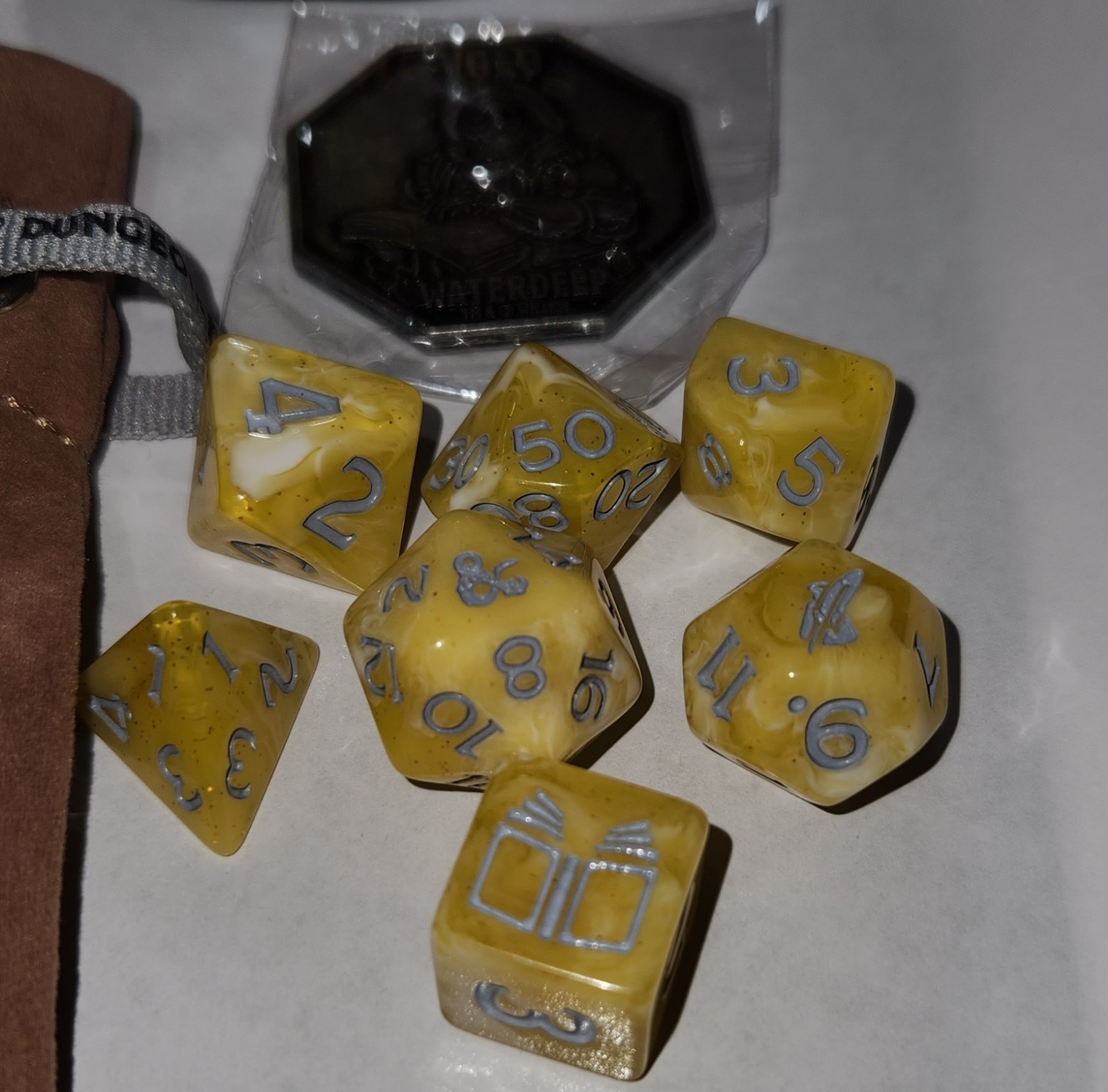 D&D Sirius Dice: The Yawning Portal Uncommon Volo World Traveler Coin Bag Set