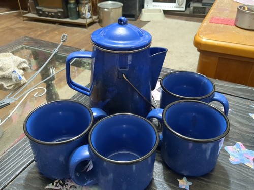 4 Marlboro Coffee Cups With Enamel Percolator
