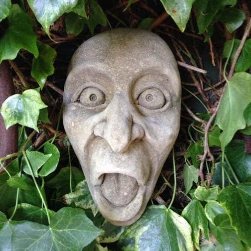 WALL HANGING GARDEN GARGOYLE MEDIEVAL HAND MADE STONE ORNAMENT SCULPTURE GOTHIC - Picture 11 of 12