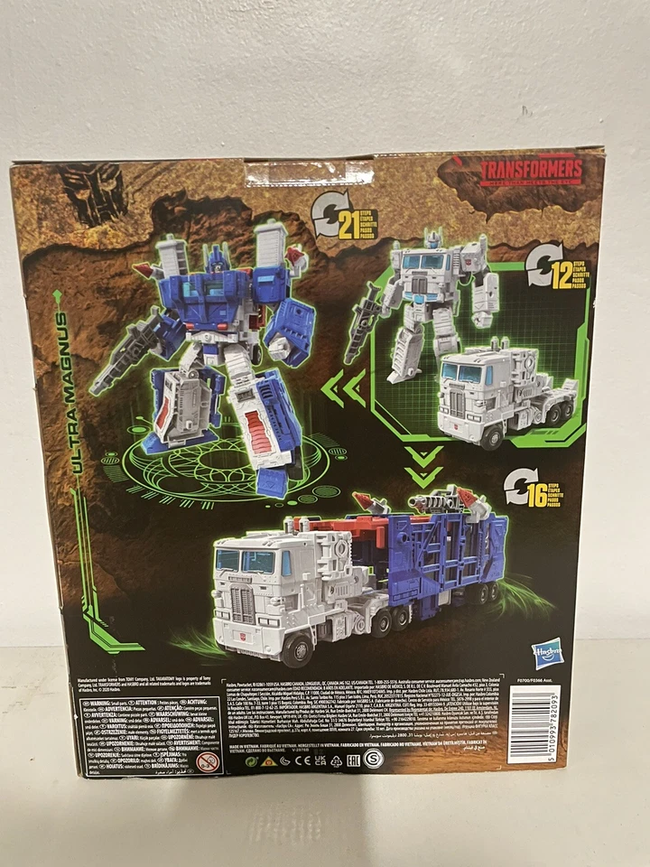 TRANSFORMERS KINGDOM WAR FOR CYBERTRON ULTRA MAGNUS FIGURE WFC-K20 - Image 2 of 3