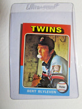 BERT BLYLEVEN - 1975 Topps Baseball Card (#30)  Twins