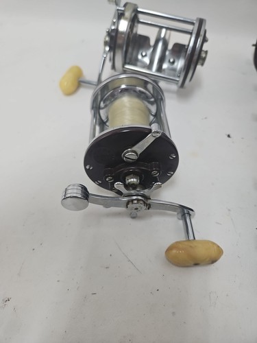 Lot of 4 Vintage Penn Fishing Reels For Parts Or Repairs Plus 9 Spools - Picture 8 of 14