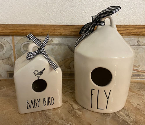 RAE DUNN by Magenta, white ceramic birdhouses, "Baby Bird & Fly" - set of 2 - Foto 1 di 10