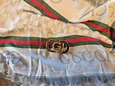 Very nice Gucci black and gold/silver belt buckle in very good condition