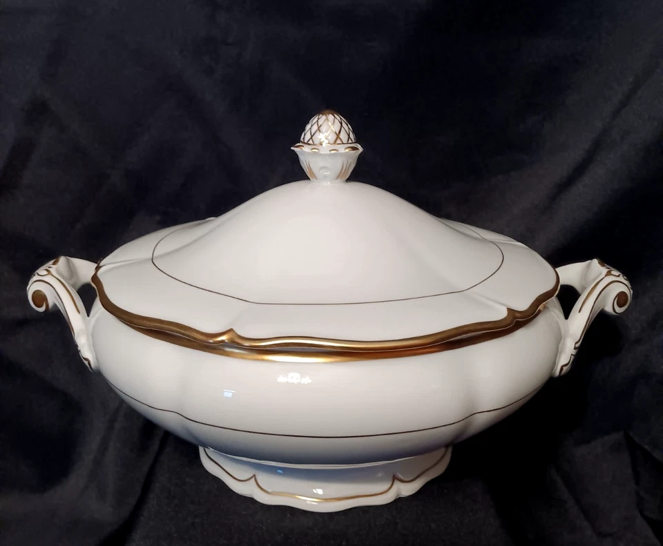 Soupière en porcelaine de Limoges décor filet or - Photo 1/4