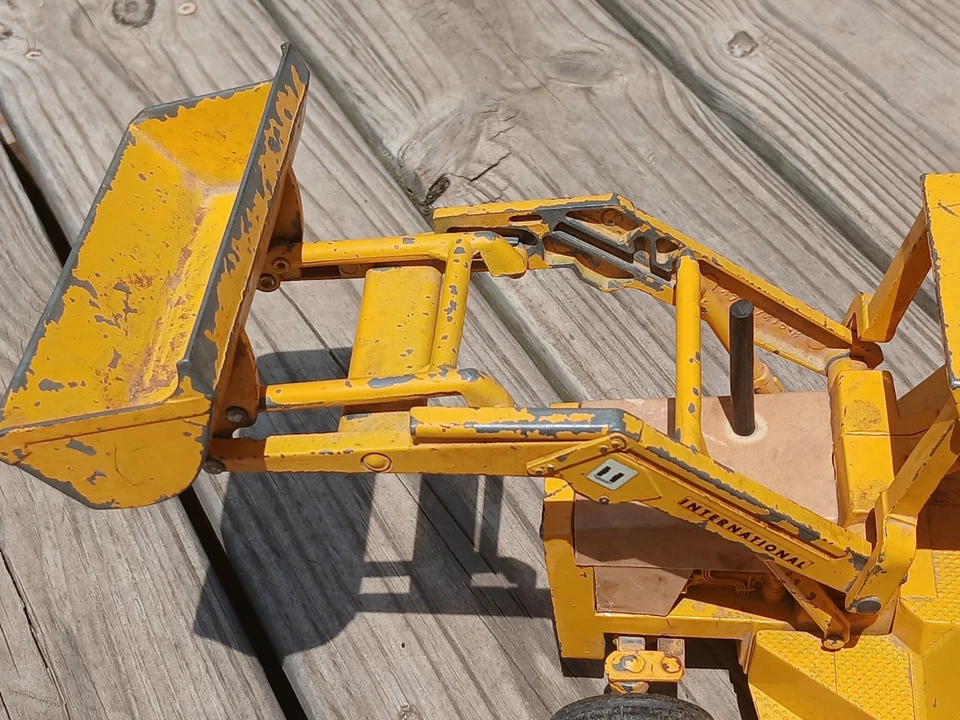 1960'sVintage Ertl 1/16 International Harvester Tractor  Backhoe STR#472 Diecast - Image 2 of 4