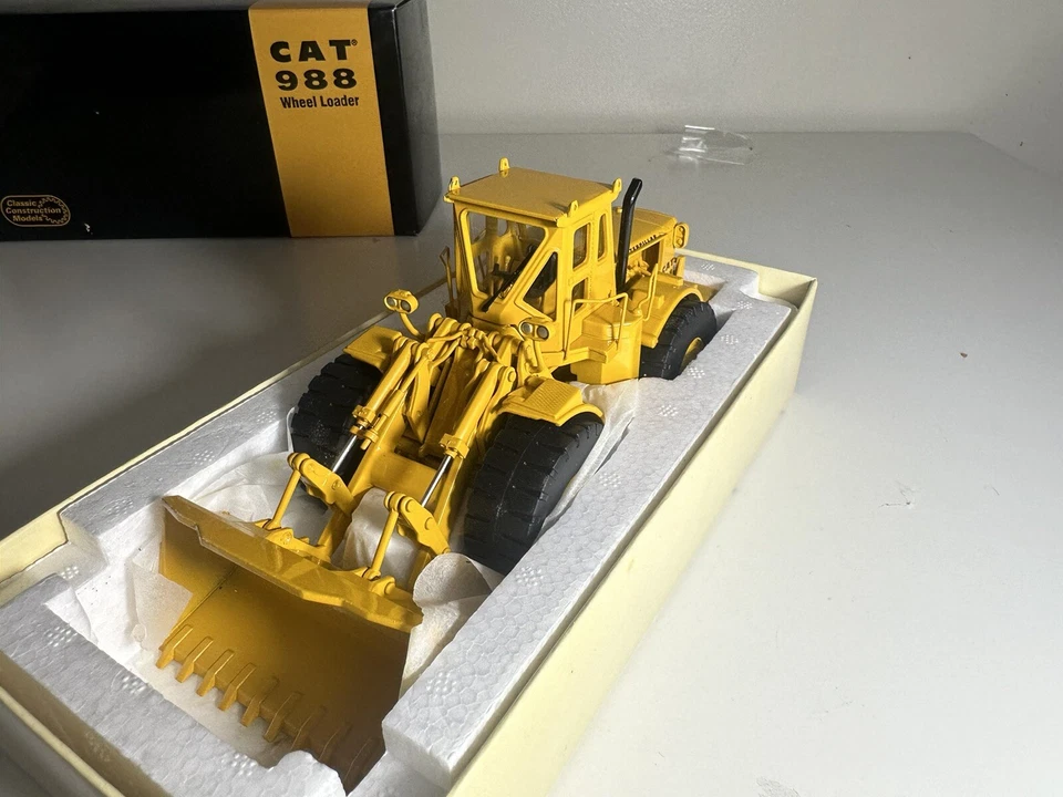 Caterpillar Cat 988 Wheel Loader - CCM 1:48 Scale Diecast Model - Image 3 of 4