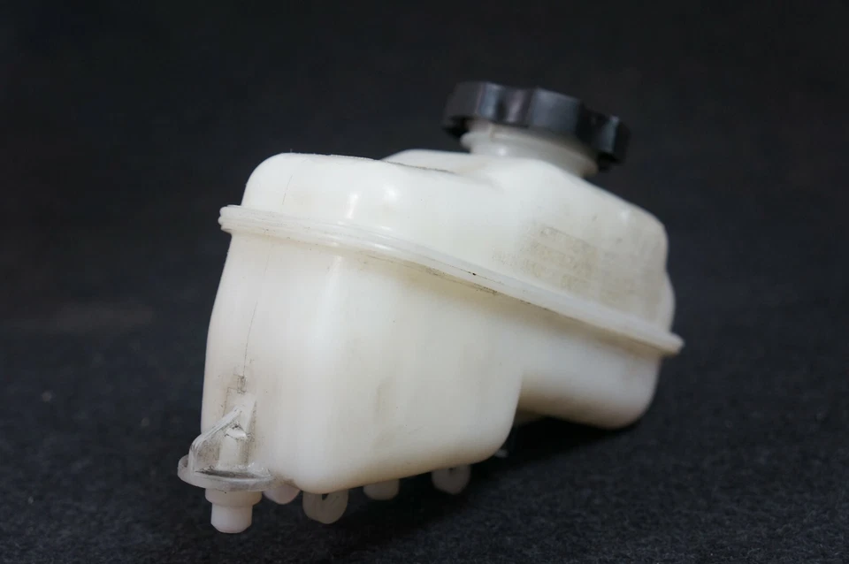 09-2015 cadillac cts резервуар тормозной жидкости бак главный цилиндр с датчиком крышки - Изображение 4 из 4