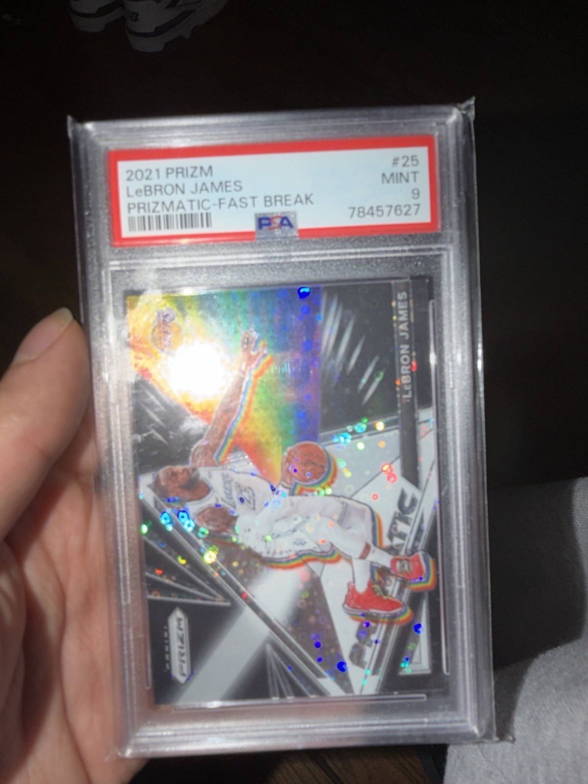 Panini Prizm 2021-22 Prizmatic LeBron James #25 Fast Break PSA 9 Lakers