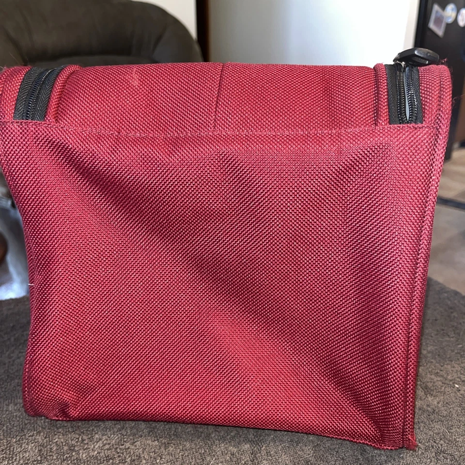 Bolsa organizadora de cosméticos American Tourister fecho com zíper cor borgonha lona... - Imagem 3 de 4