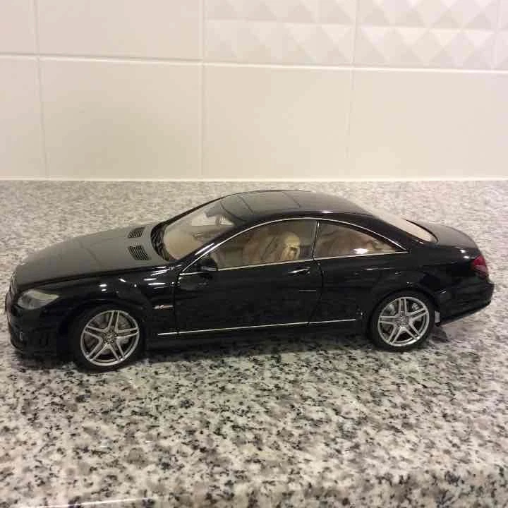 Mercedes Benz CL63 AMG 1:18 pressofuso mini auto modello Autoart nuovo - Immagine 2 di 4