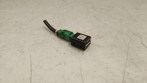Audi A4 S4 B9 8W 2024 USB-Anschluss 5q0035726 GRB25499