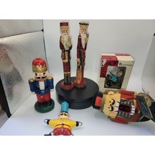 Xmass decor/ornement lot- Nutcracker & Santa ...