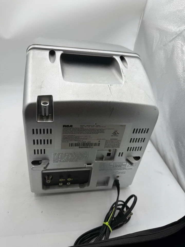 Vintage RCA Color CRT TV VCR Combo T09085 Silver 12V AC DC Remote AV Inputs 2002 - Image 3 of 4