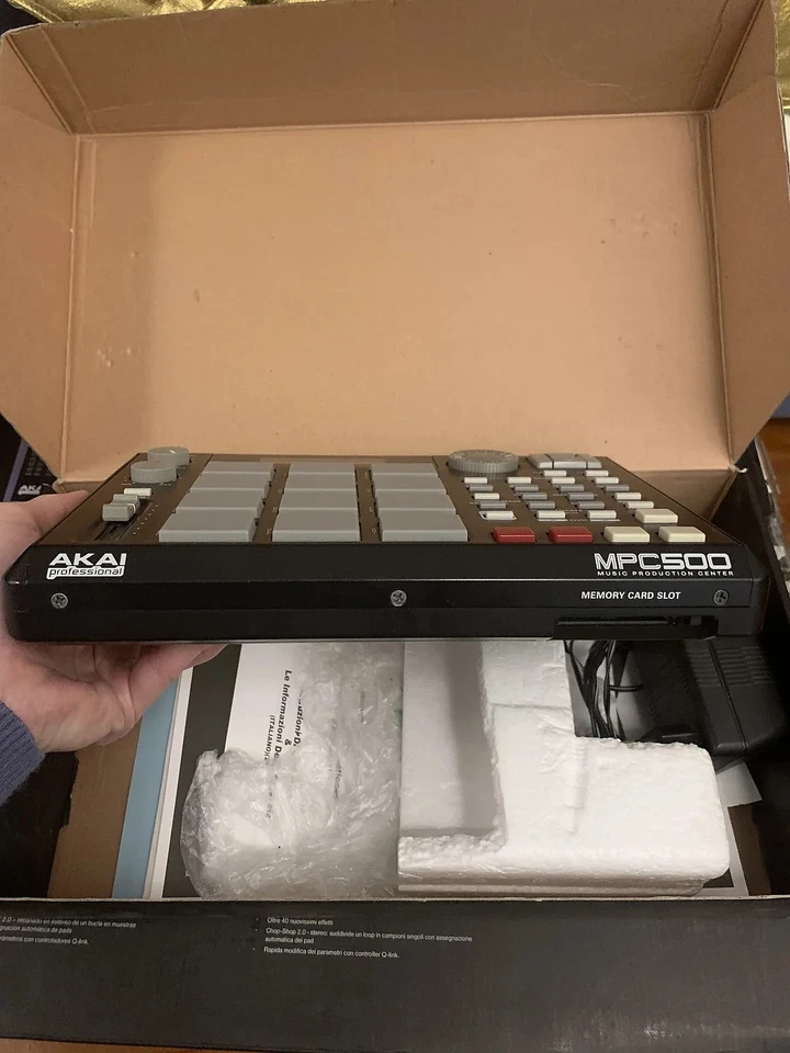 Akai MPC 500 mit 128 RAM Upgrade und 2 GB Speicherkarte - Deutsche Anleitung Top - Bild 3 von 4