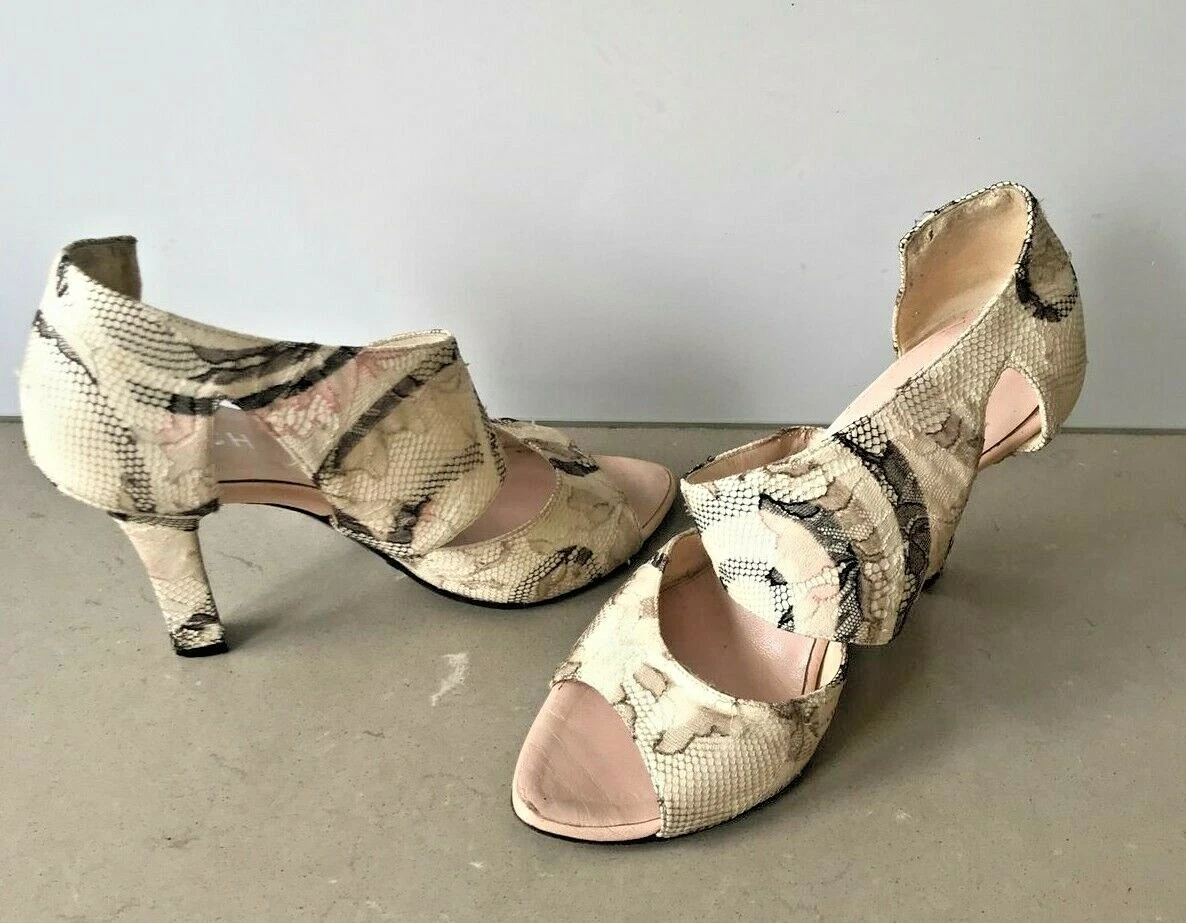 Chanel, designer heels with lace, slip on pumps, in good condition