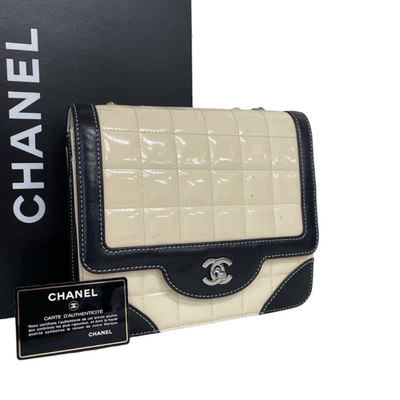 CHANEL Chocolate Bar Matelasse Enamel Leather Shoulder Bag Black