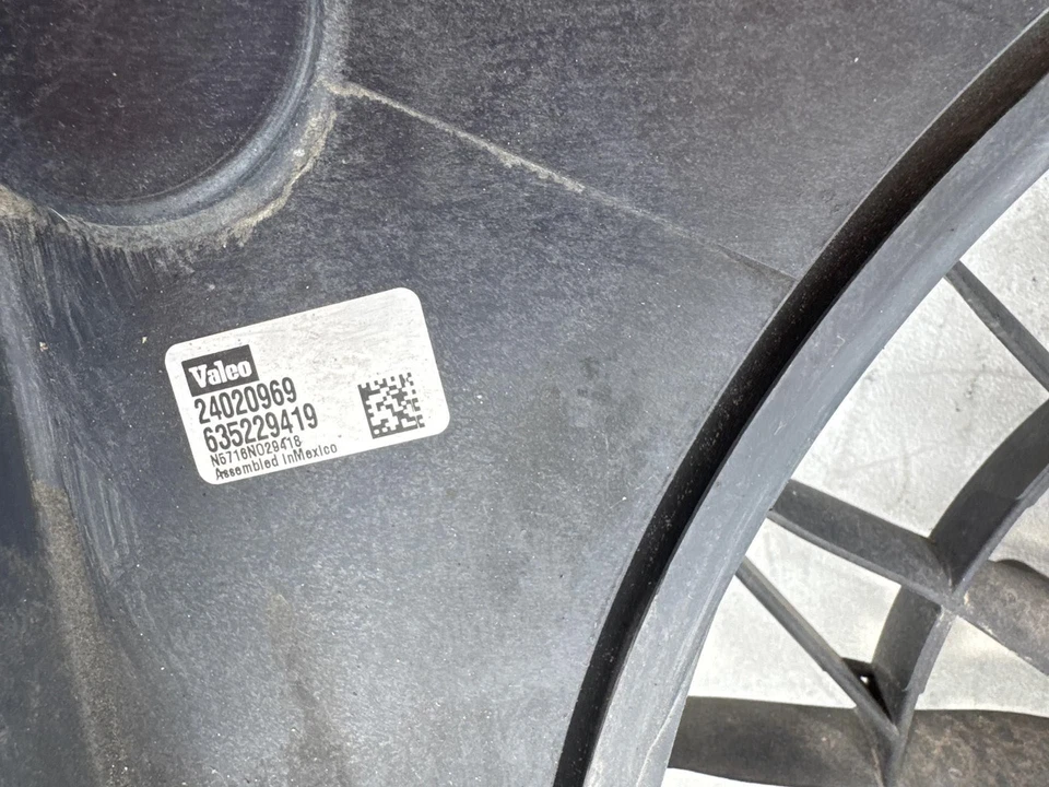 2004-2008 Pontiac Grand Prix 3.8L Engine Cooling Fan - Image 3 of 4