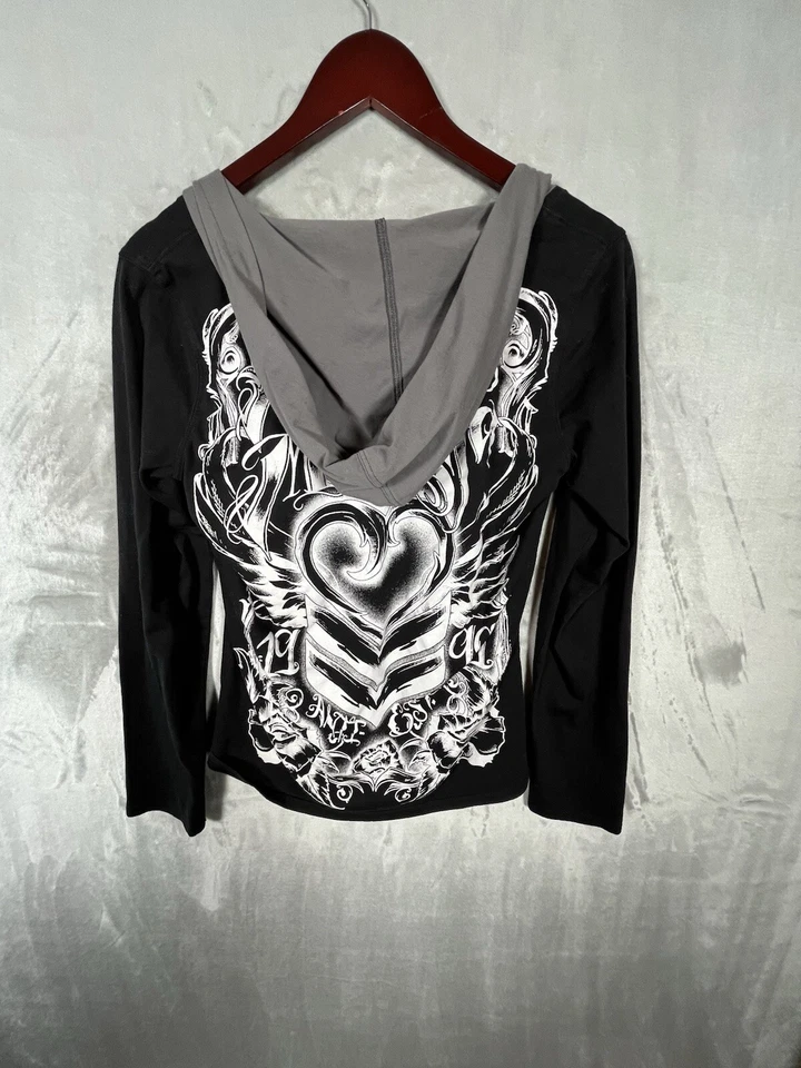 纹身连帽图案 T 恤 S 金属 Mulisha Raglan 连帽声乐 Shelby 骷髅上衣 — 第 2/4 张图片